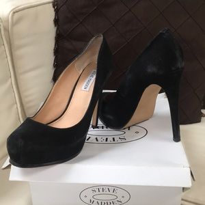 Steven Madden Suede pumps
